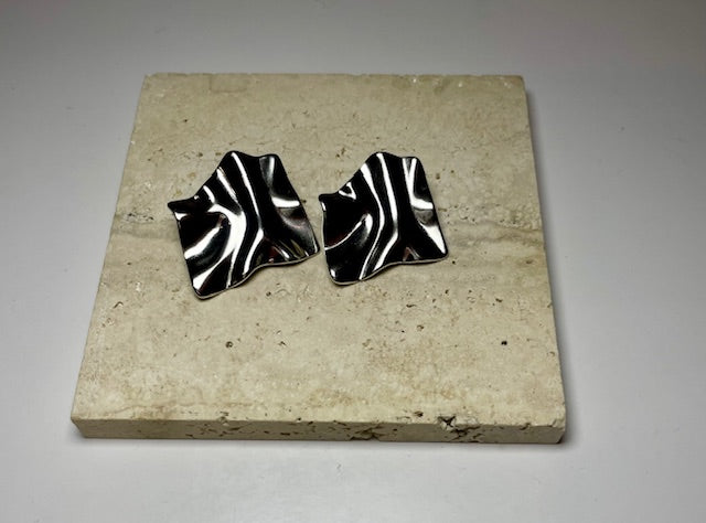 Silver statement stud earring
