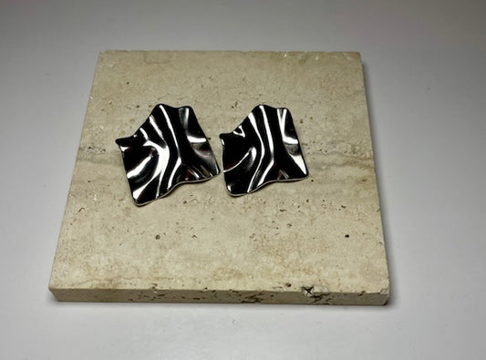 Silver statement stud earring