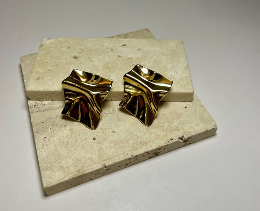 Gold statement stud earring